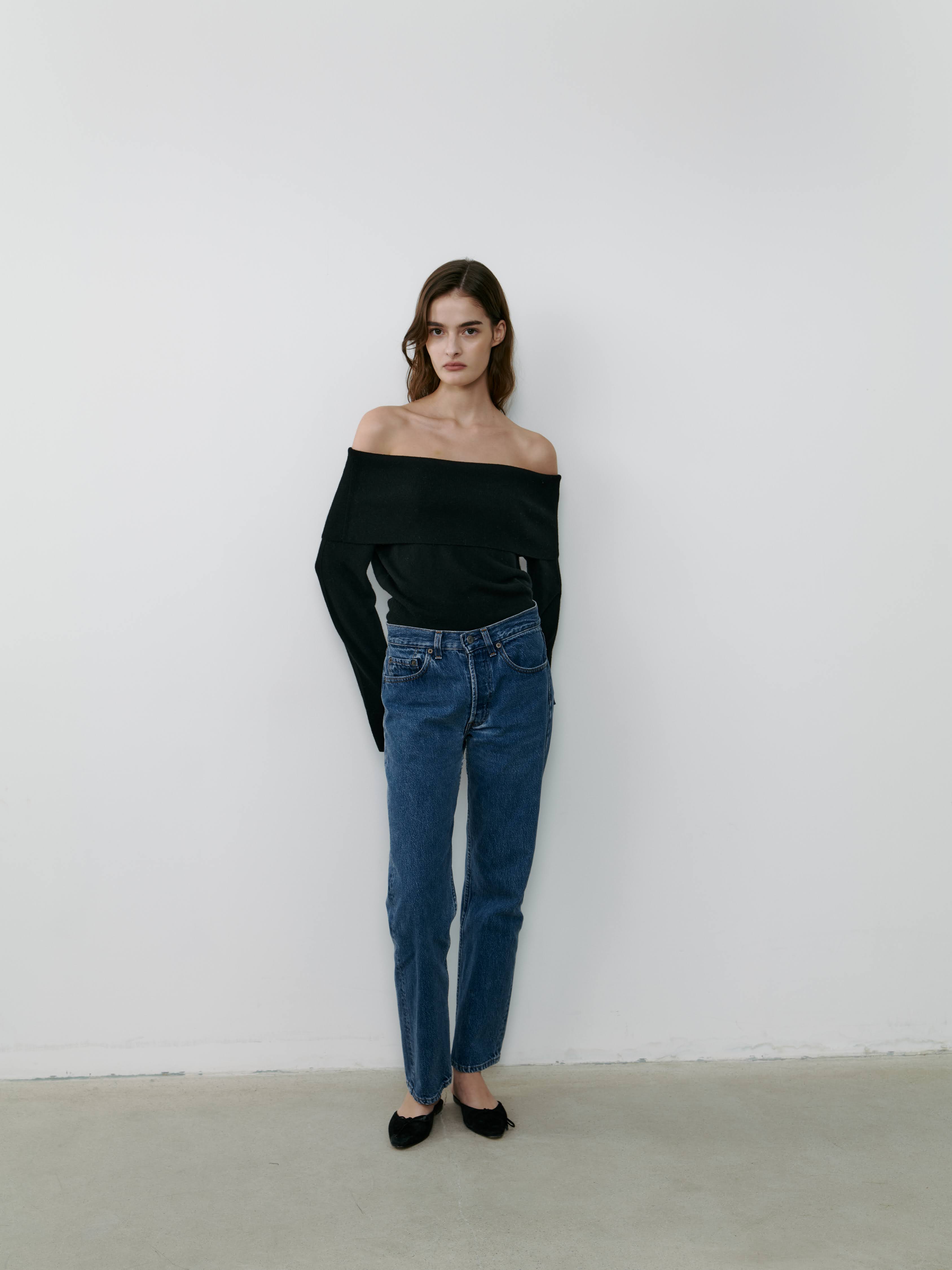 Cashmere off shoulder black