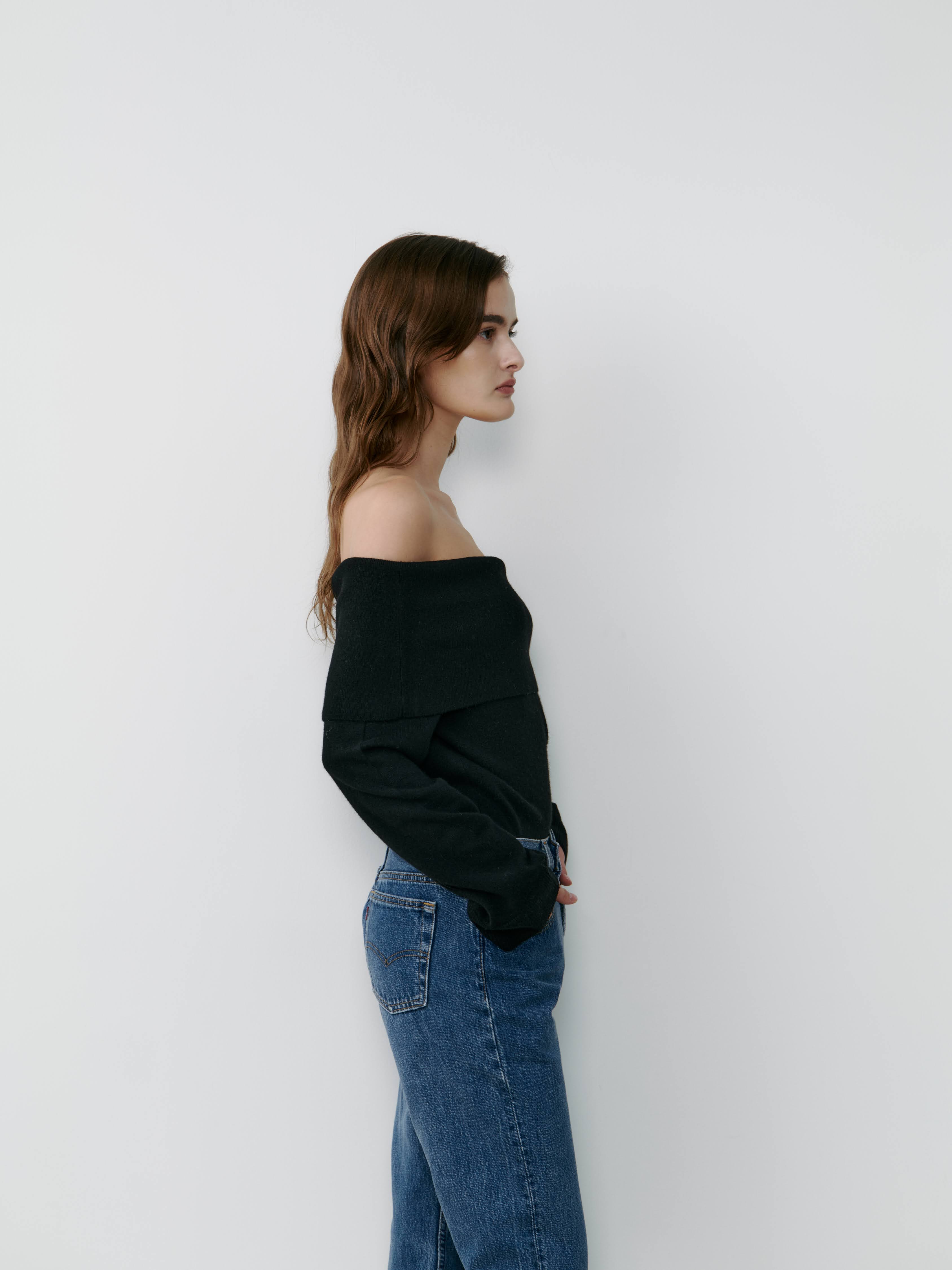 Cashmere off shoulder black