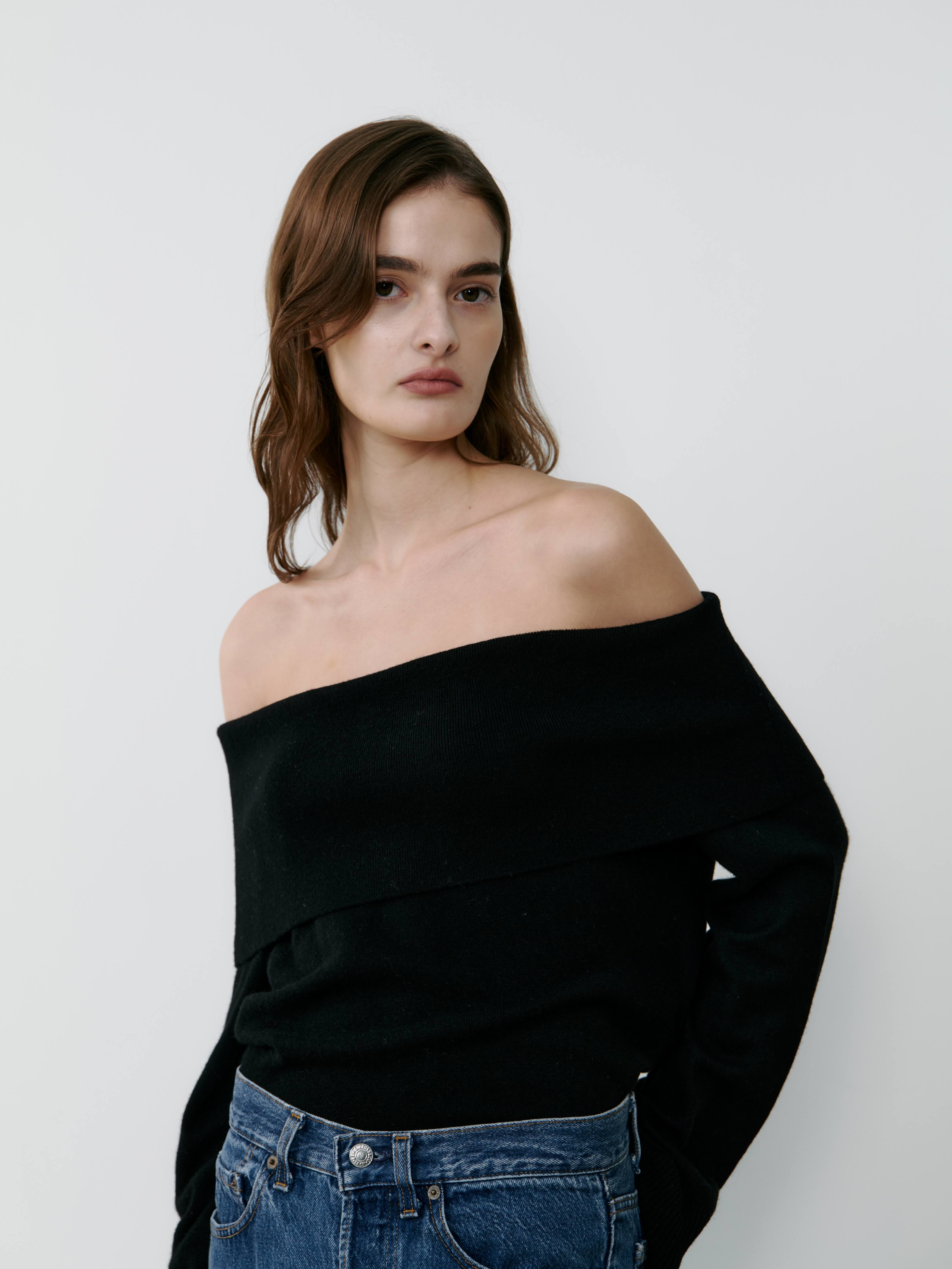 Cashmere off shoulder black