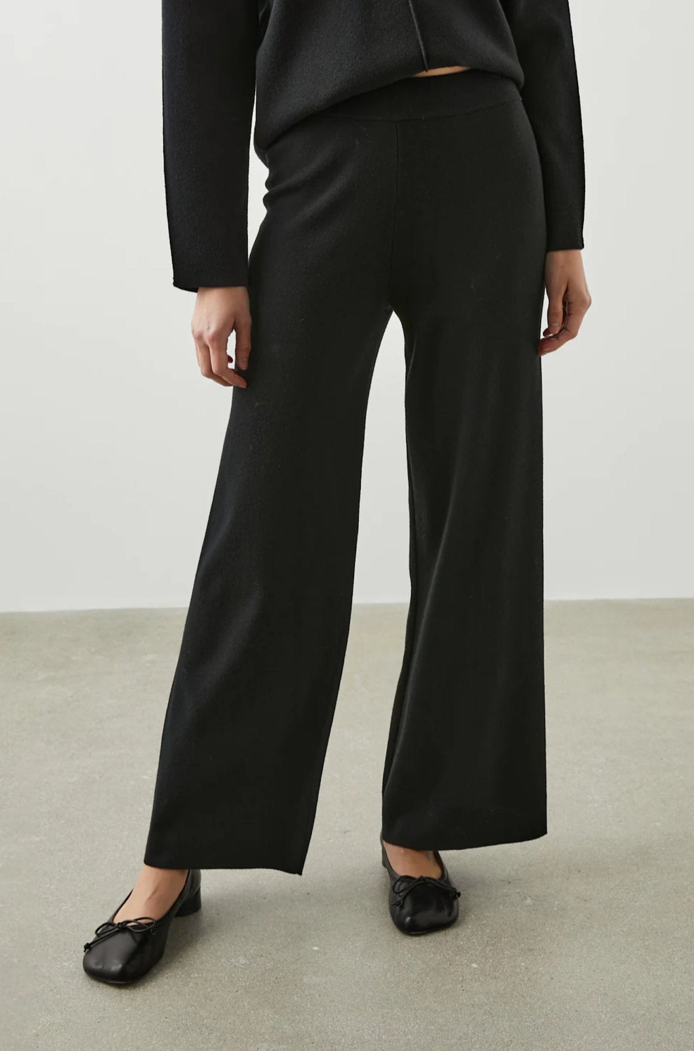 Krista Pant Black - Shop Now!