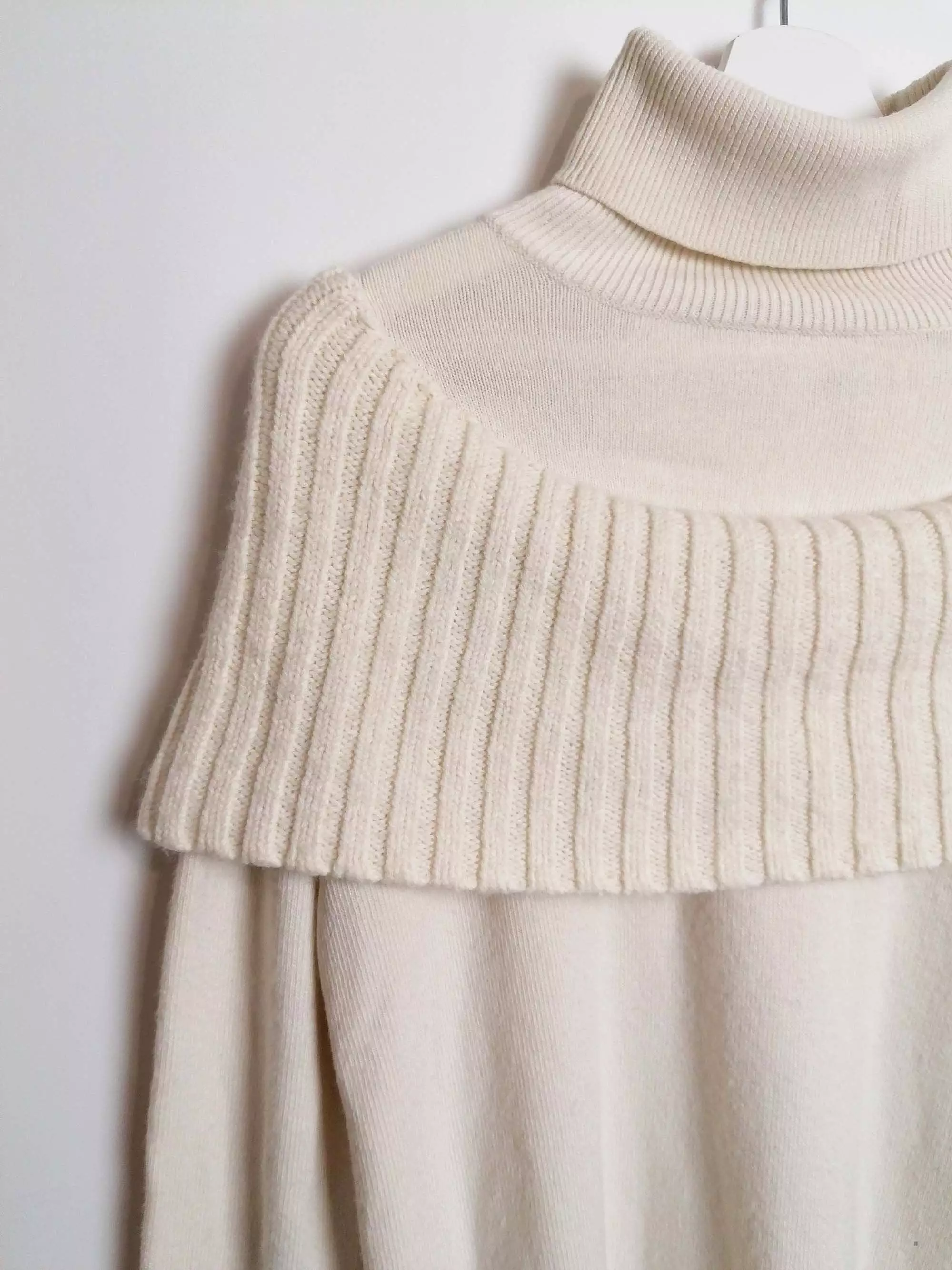 Mango Y2K White Turtleneck Sweater with Faux Collar