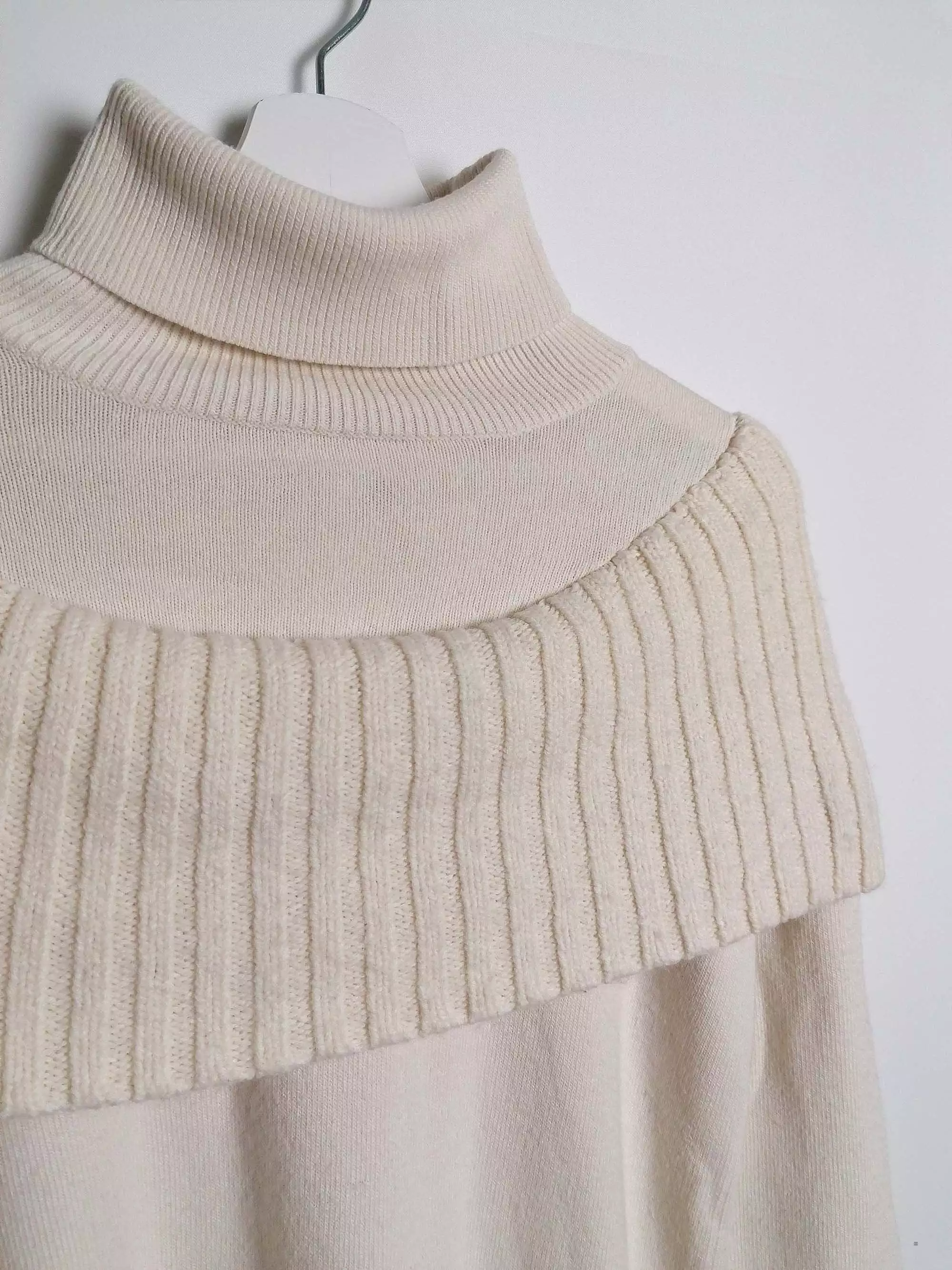 Mango Y2K White Turtleneck Sweater with Faux Collar