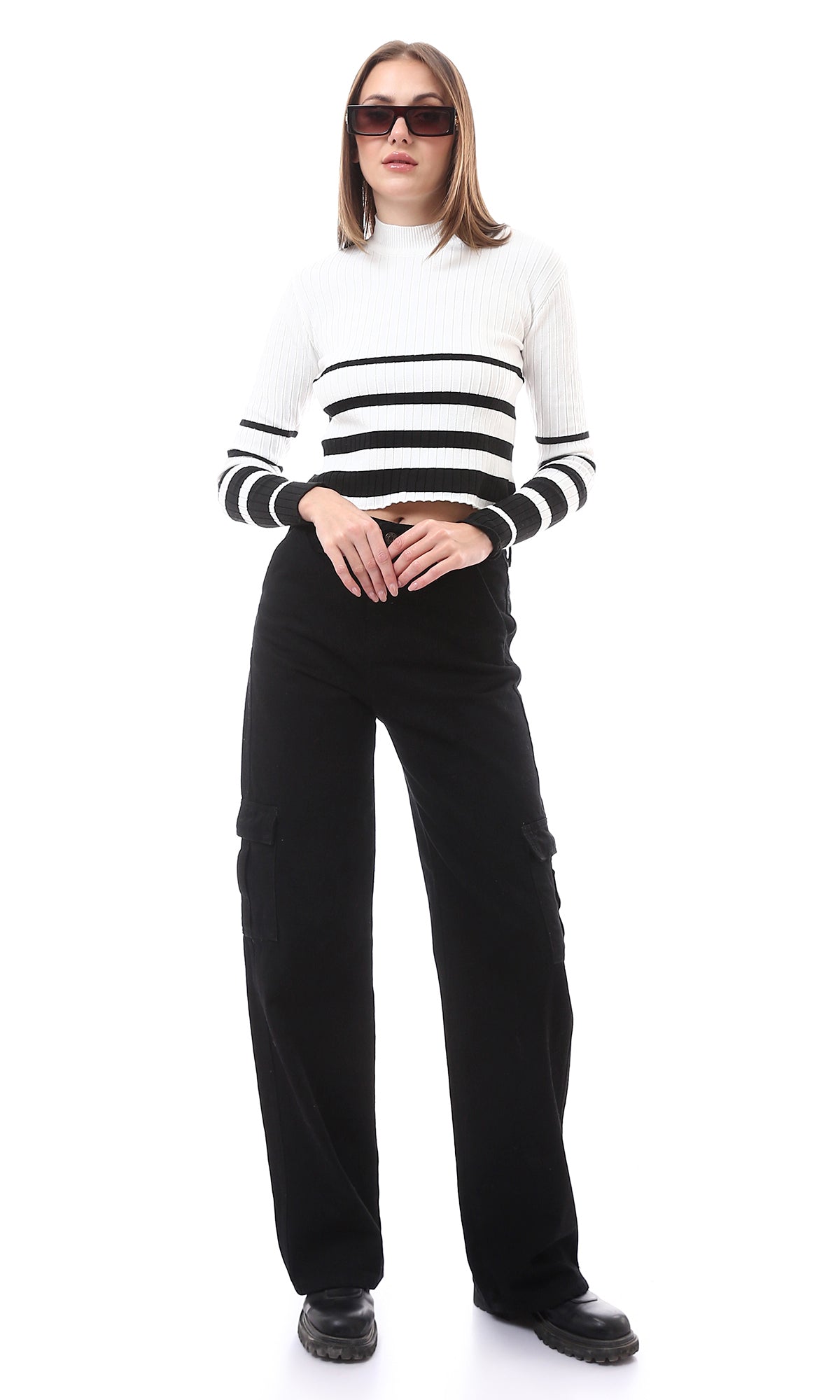 O172555 Black and White Striped Mock Neck Pullover