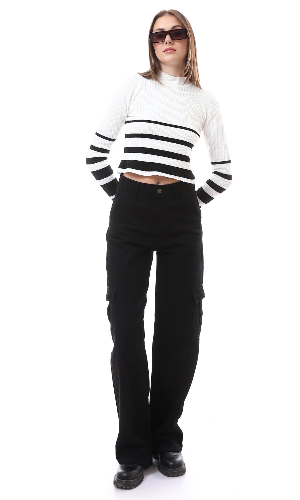 O172555 Black and White Striped Mock Neck Pullover